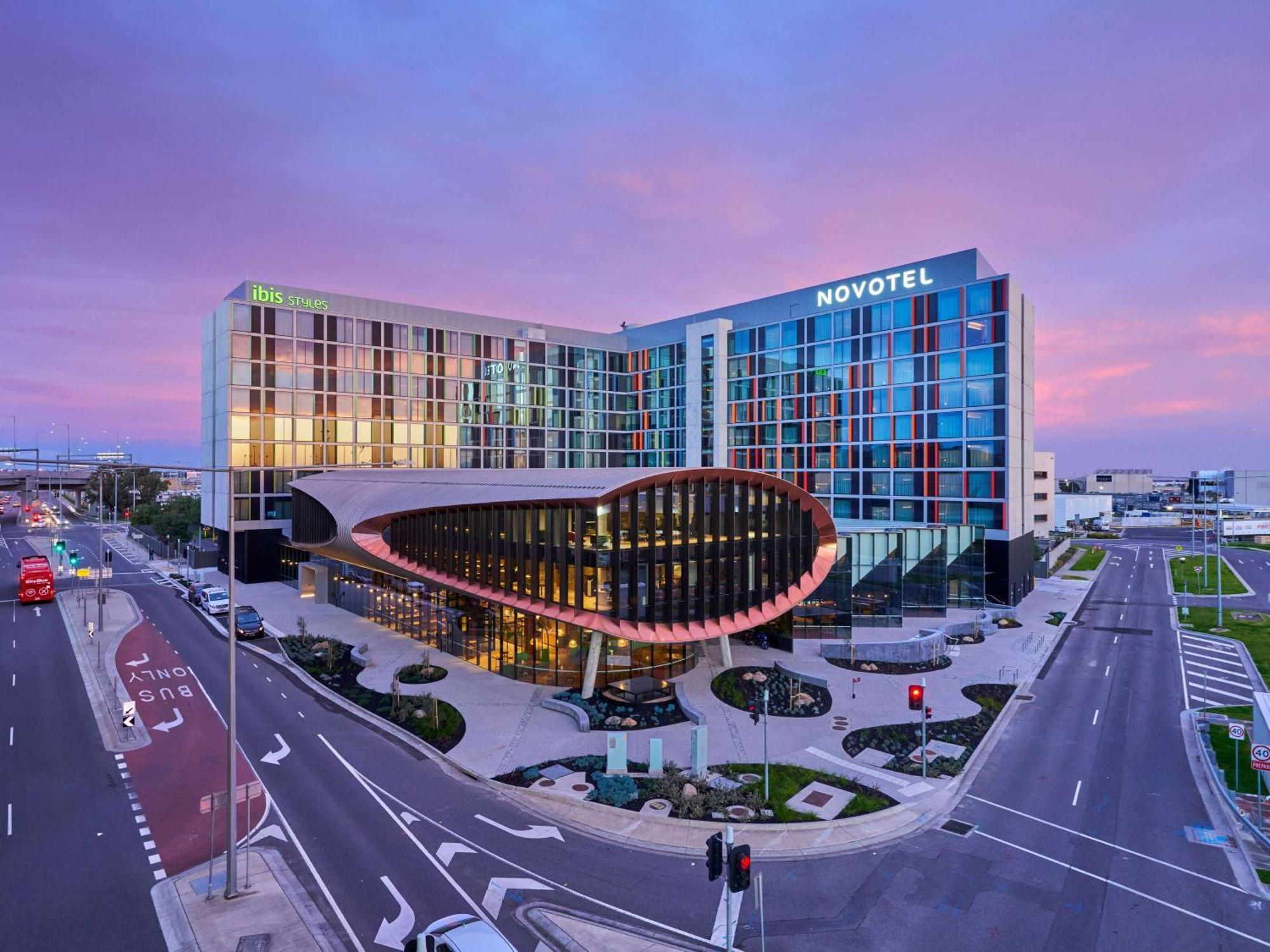 Ibis Styles Melbourne Airport Hotel Bagian luar foto