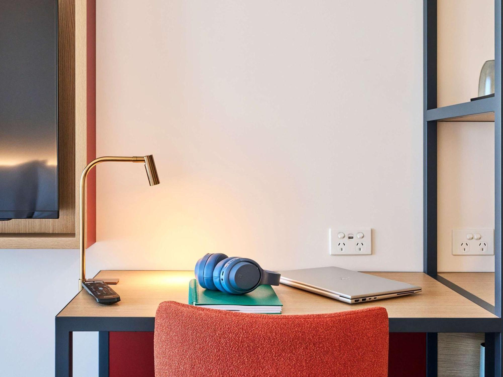 Ibis Styles Melbourne Airport Hotel Bagian luar foto