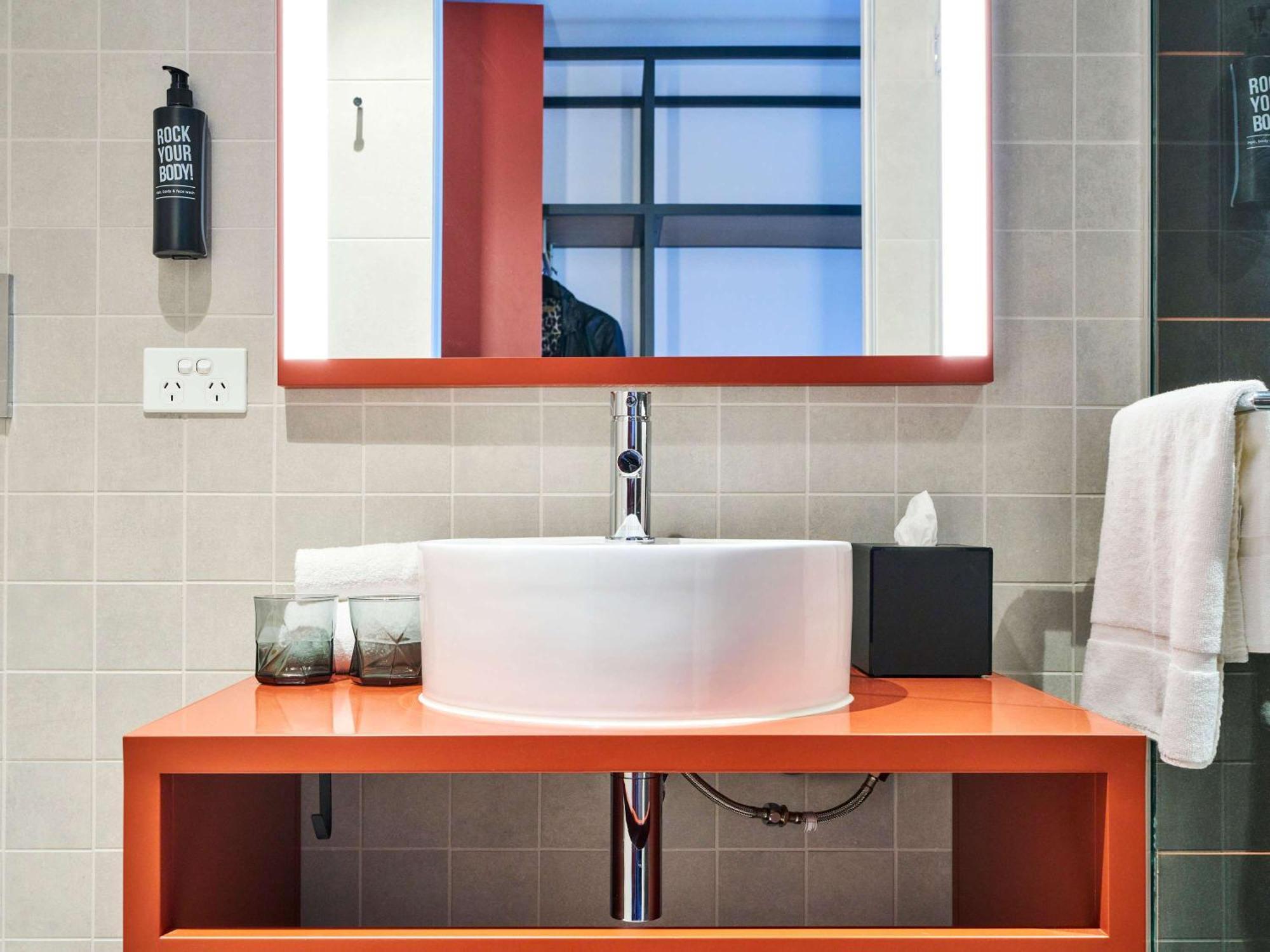 Ibis Styles Melbourne Airport Hotel Bagian luar foto