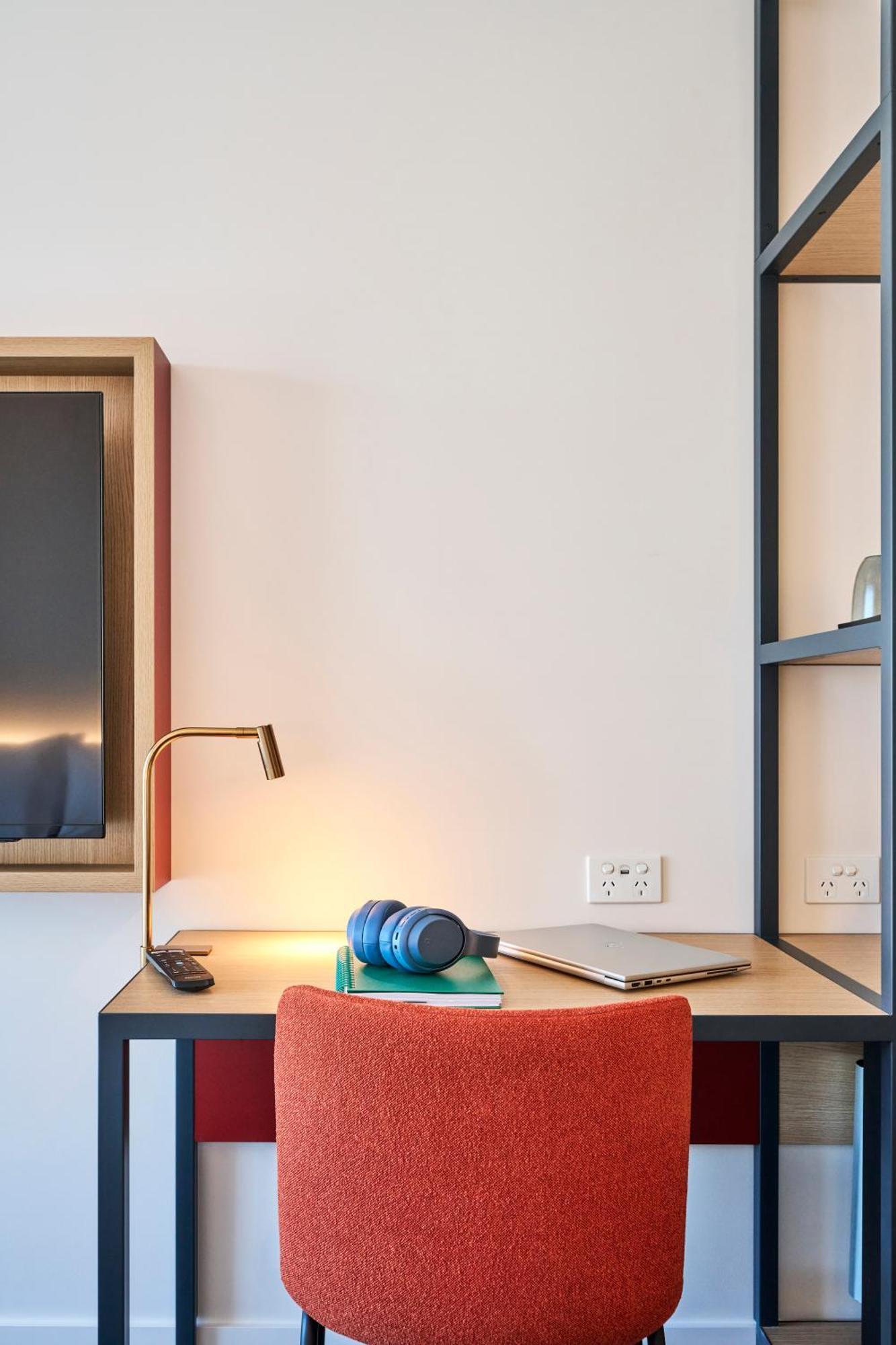 Ibis Styles Melbourne Airport Hotel Bagian luar foto