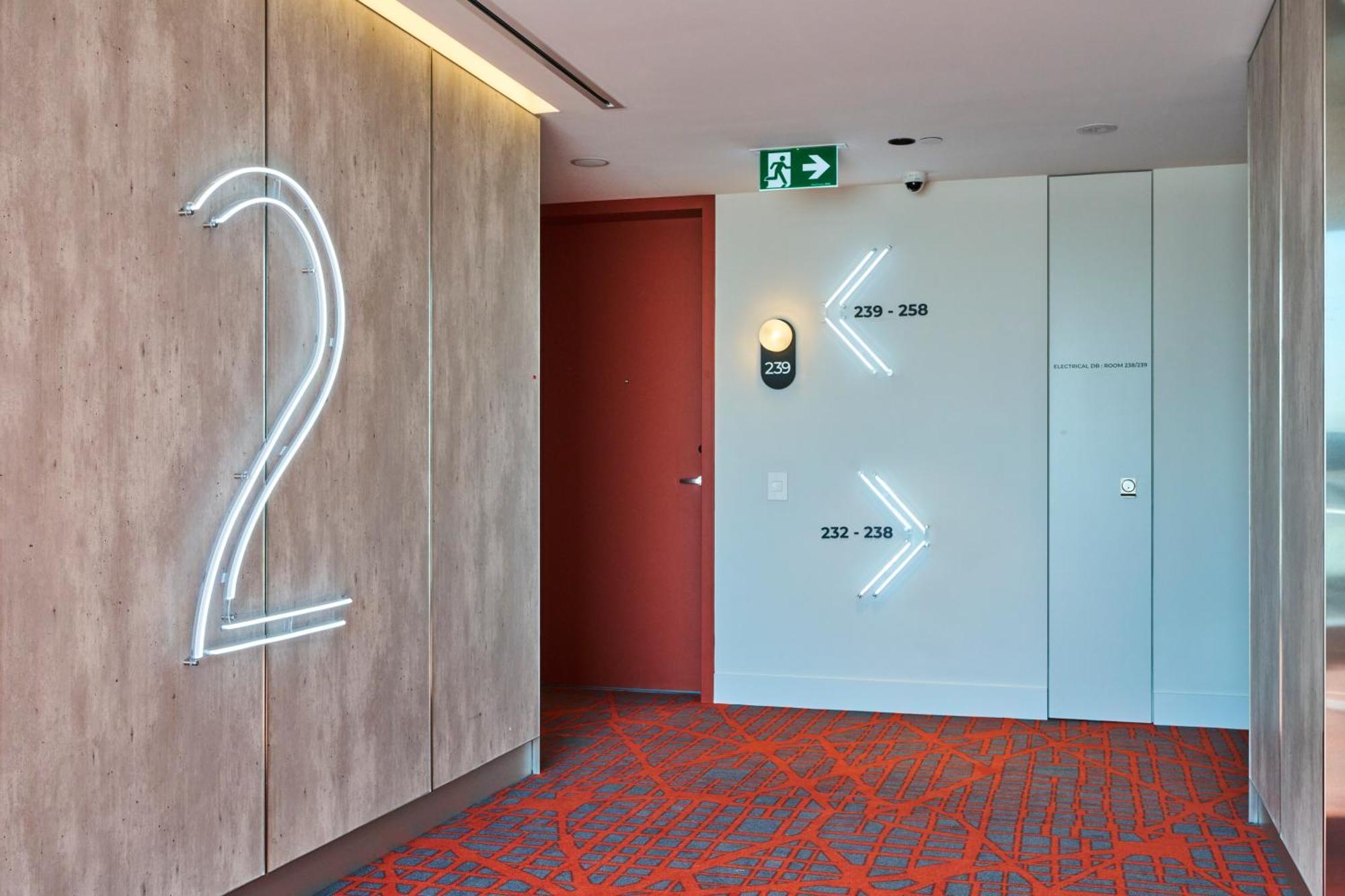 Ibis Styles Melbourne Airport Hotel Bagian luar foto
